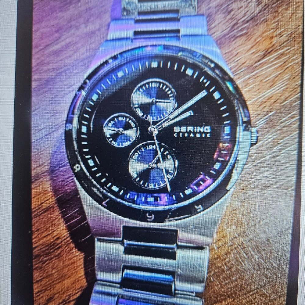 Handsome Bering quality timepiece * Quartz movement * Stainless steel and black